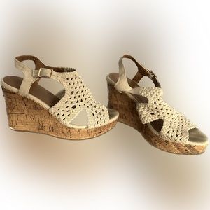 Women’s wedge, size 8